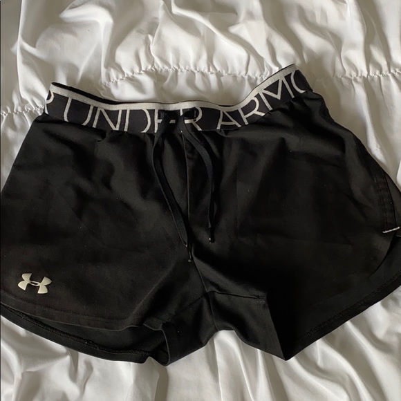 Under Armour Pants - Black under armour shorts